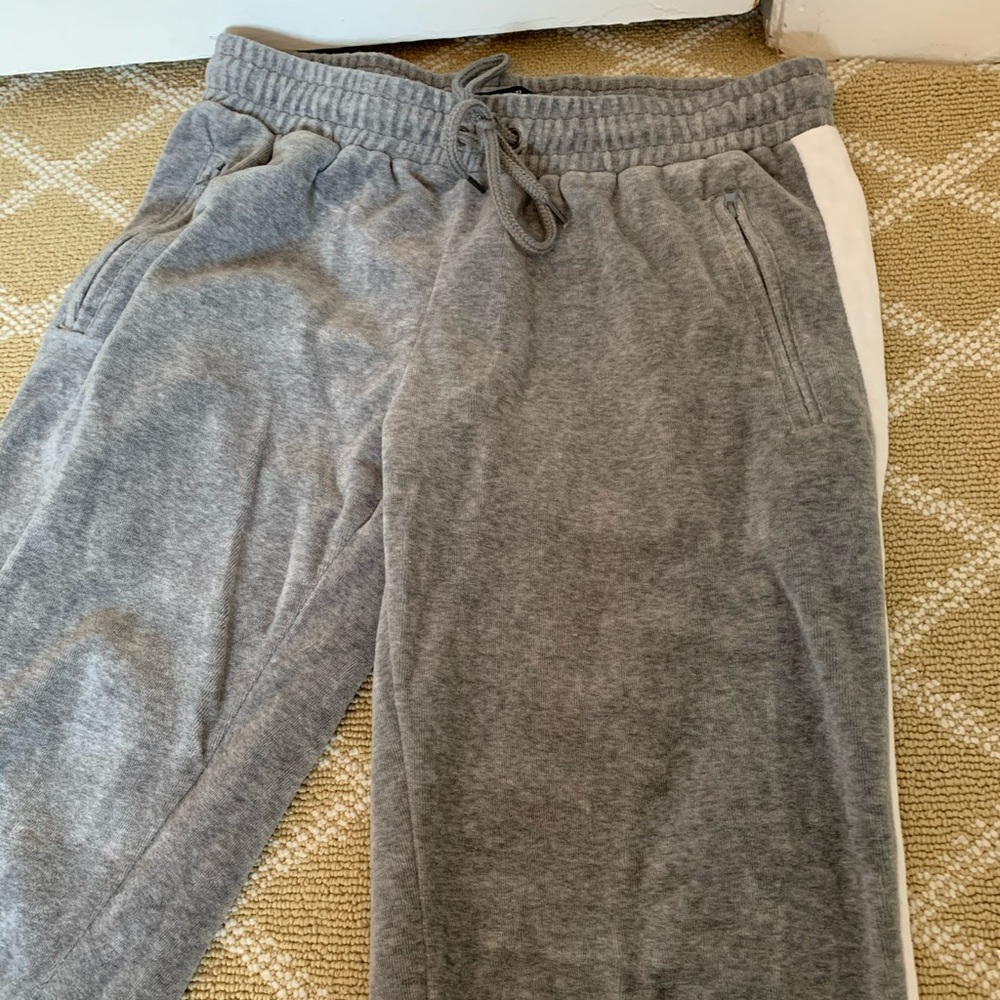 Grey velvet sweatpants with stripe